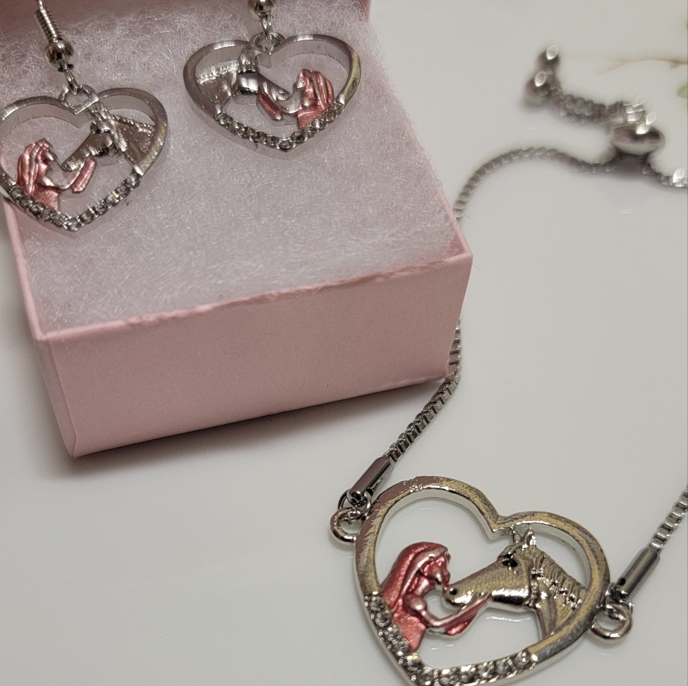 NEW* 🐴 Beautiful silver tone Horse and Girl heart bracelet and earrings set. - Picture 1 of 4